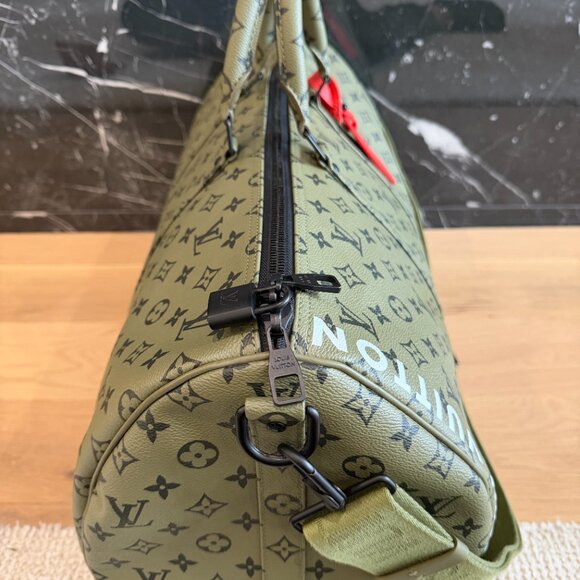 New Louis Vuitton Keepall Bandouliere 55 Khaki Green/Vermillion Red M23963 - Picture 8 of 16